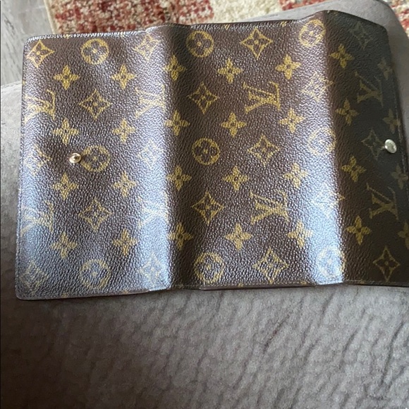 SOLD! Louis Vuitton wallet - Picture 6 of 9
